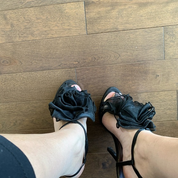 Black high heel - Picture 3 of 3